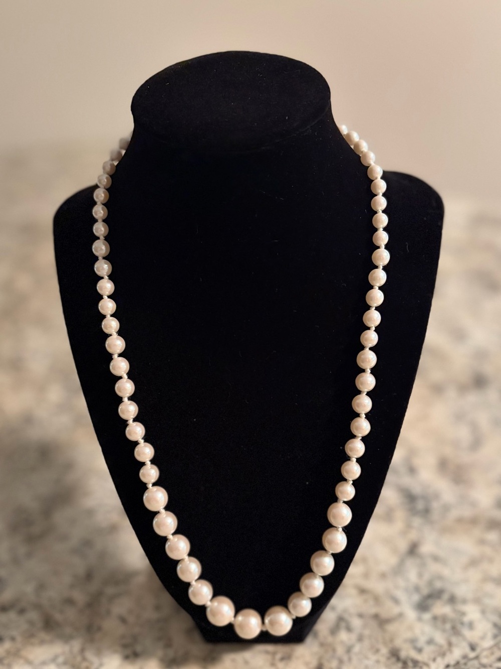 Lustrous 24” Graduated White Pearl Strand Necklace